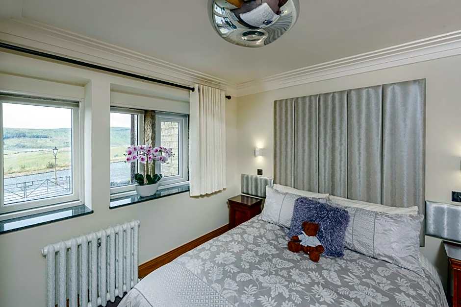 The Saddleworth Hotel