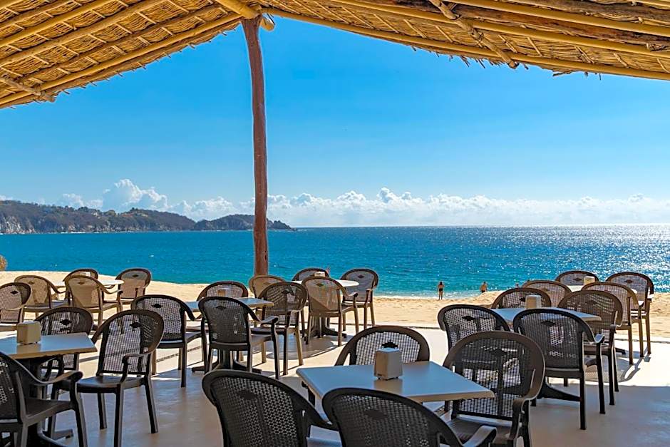 Hotel Castillo Huatulco & Beach Club