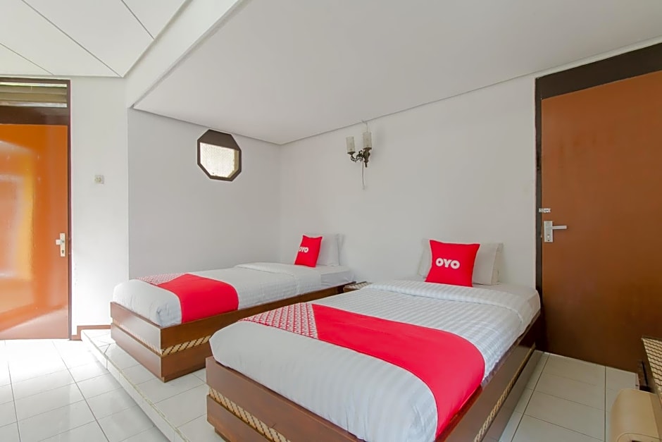 OYO 1996 Koneng Hotel