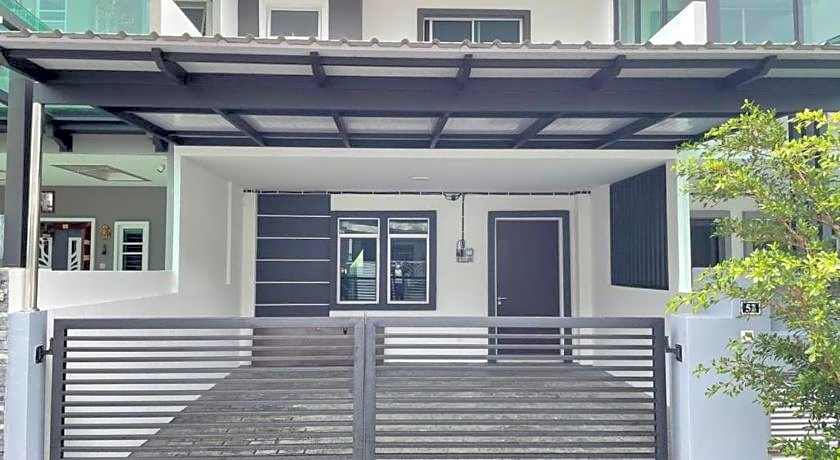 Dreamscape Apartment @ Golden Hills