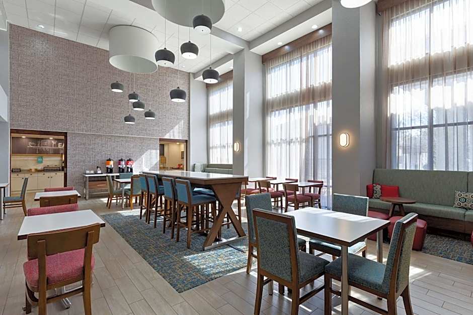 Hampton Inn By Hilton And Suites Dothan