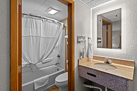 Queen Studio Suite - Non-Smoking