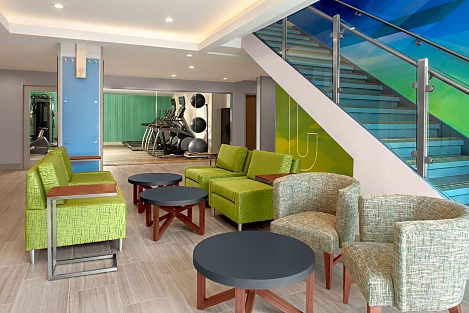 Holiday Inn Express & Suites Woodside LaGuardia Airport By IHG