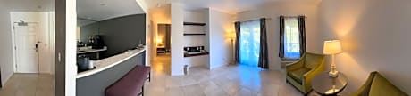 1 King Bed Suite Jetted Tub Non-Smoking