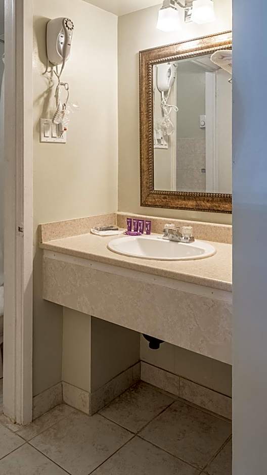 Knights Inn North Bay