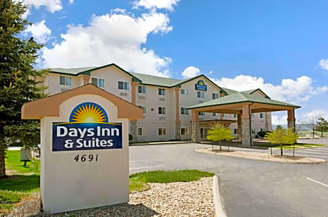 Days Inn & Suites by Wyndham Castle Rock