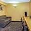 La Quinta Inn & Suites by Wyndham Naples Downtown