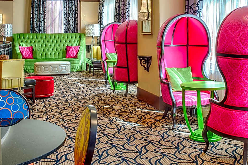 Staypineapple At The Maxwell Hotel