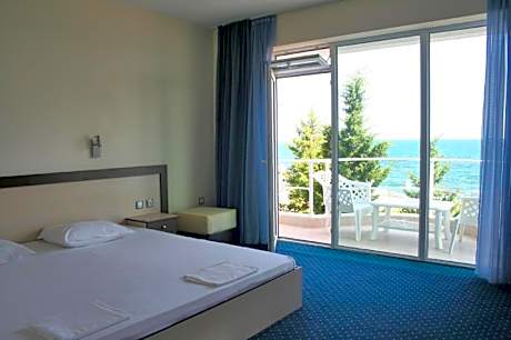 Junior Suite with Balcony and Sea View