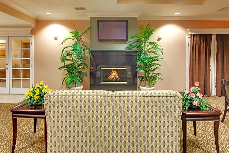 Holiday Inn Express Delano Highway 99 By IHG