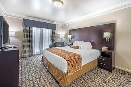 King Suite with Kitchenette - Non-Smoking