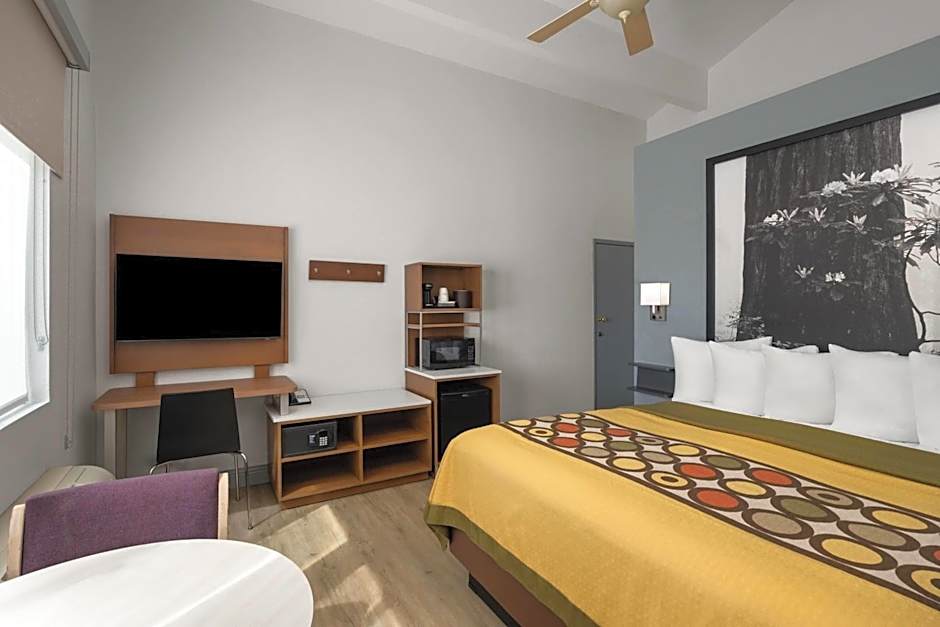 Super 8 by Wyndham Fort Bragg