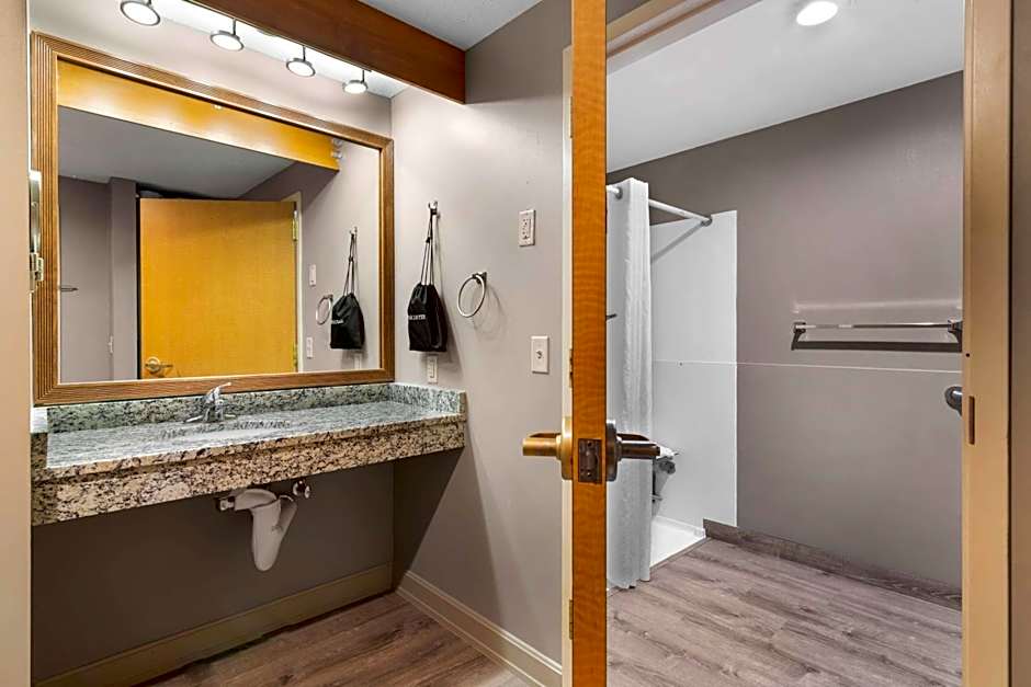 Best Western Plus Executive Court Inn & Conference Center