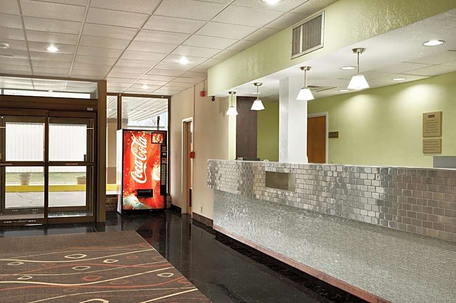 Travelodge by Wyndham Sturgis