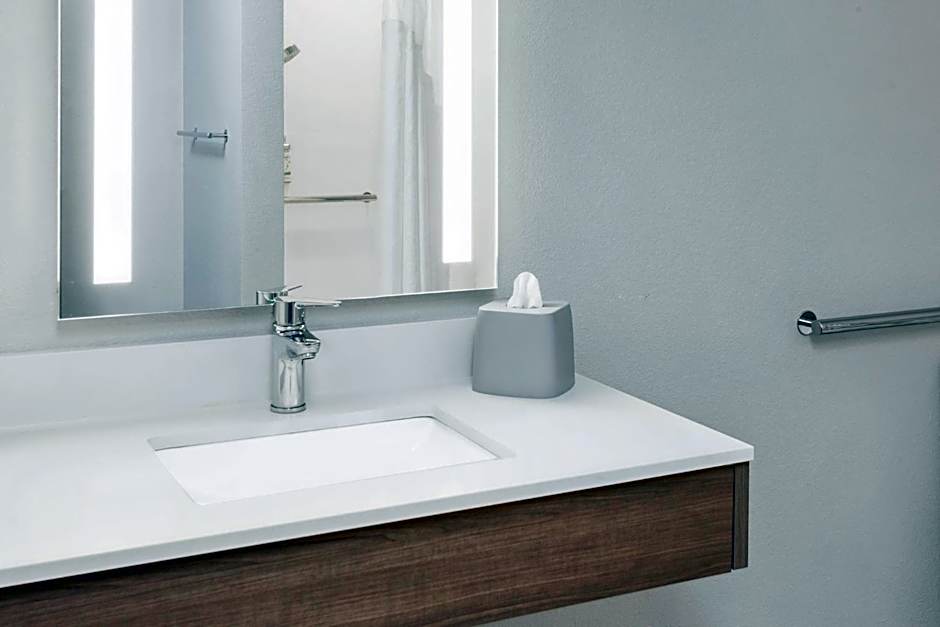 Holiday Inn Express Brookpark-Cleveland Airport Hotel By IHG