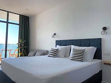 Deluxe Double Room with Balcony and Sea View