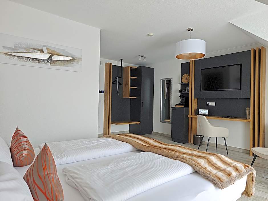 Zdjęcie 1 z 8 — Doppelzimmer-Ensuite mit Dusche-Seeblick-mit Balkon