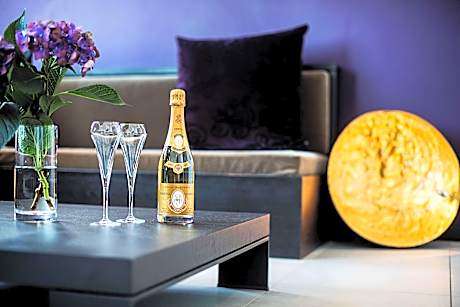 1 King Bed Suite With Sofabed