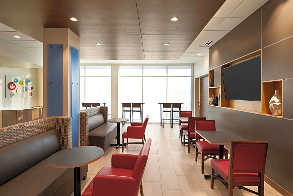 Holiday Inn Express And Suites Beaver Dam By IHG