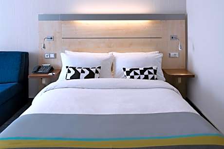 Standard Queen Room - Top Floor