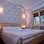 Aurelio Deluxe Rooms