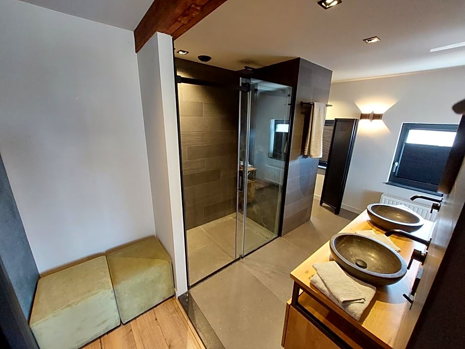B&B Vierlingsbeek, Appartement Onder één dak en tuin-chalet