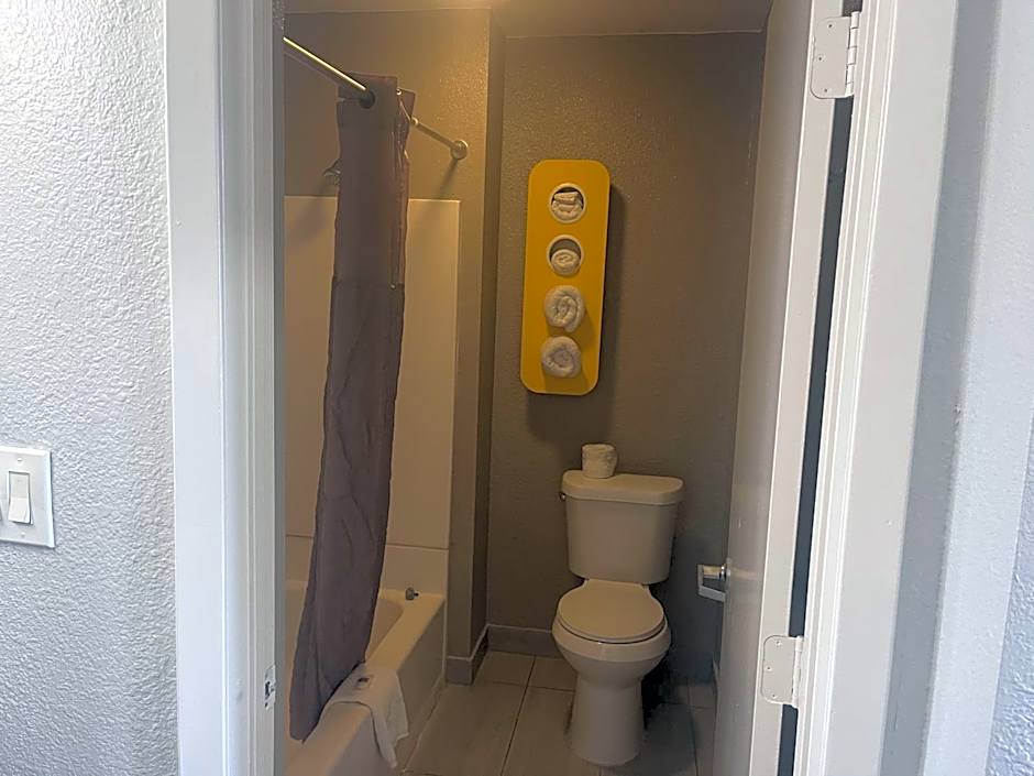 Motel 6 Denton, TX - UNT