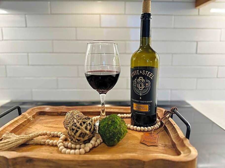 Beautiful tranquil centrally located condo