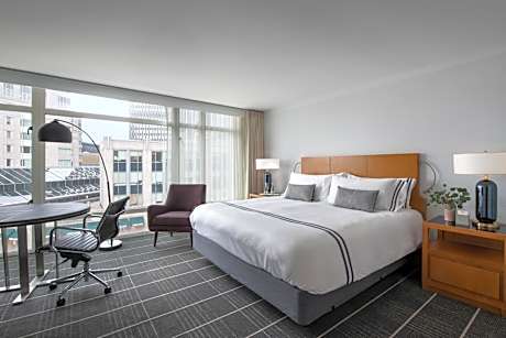 Premier Deluxe King Room