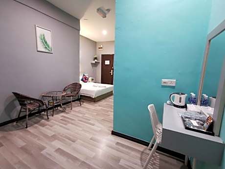 Deluxe Queen Room with Balcony