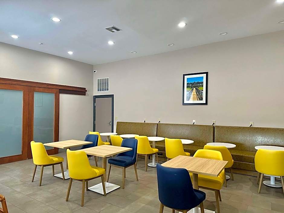 Comfort Inn & Suites Cartersville - Emerson Lake Point