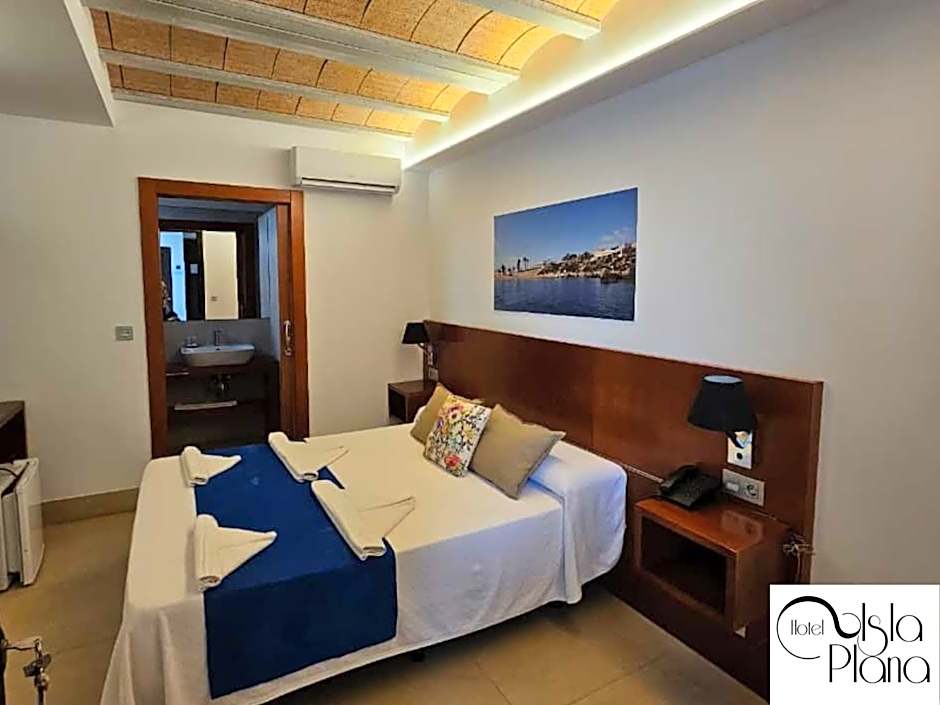 HOTEL ISLA PLANA