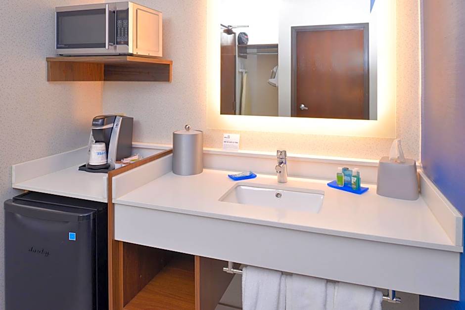 Holiday Inn Express Wixom By IHG