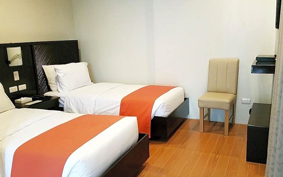 RedDoorz Plus @ Hotel Esse