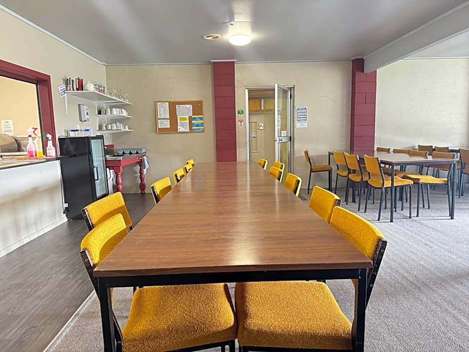 The Crossing Lodge & Backpackers