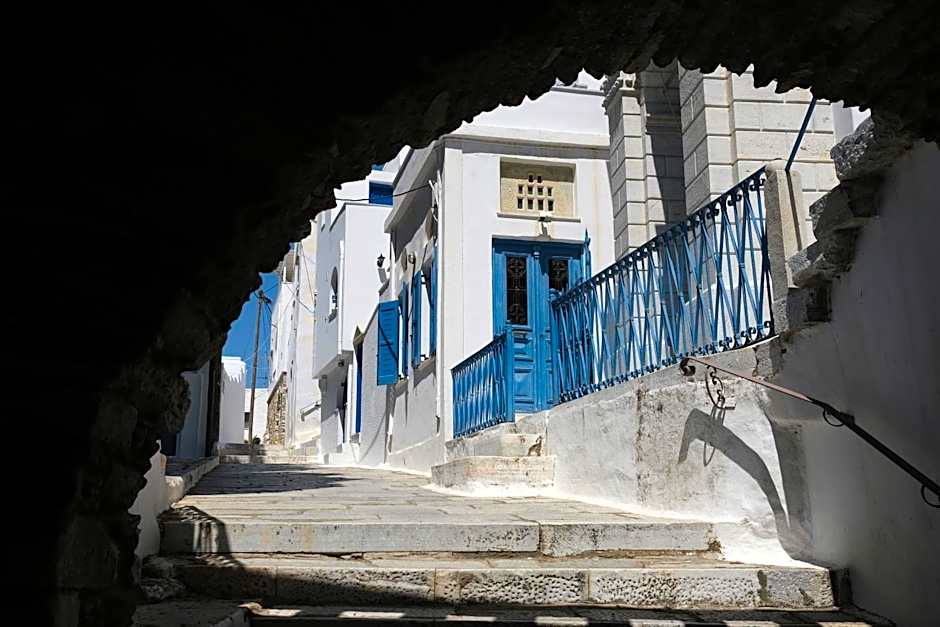 Living Theros Luxury Suites