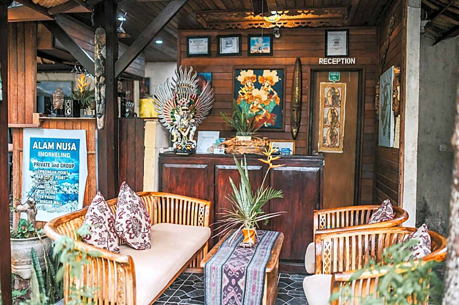Alam Nusa Bungalow Huts & Spa