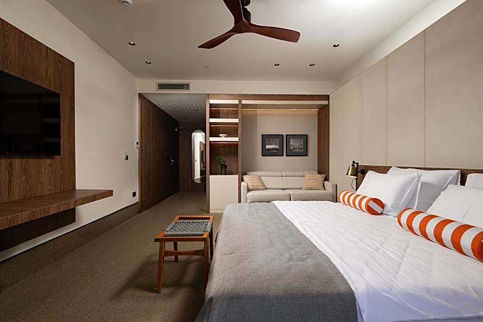 Infinity Hotel & More