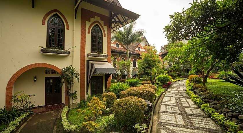 Royal Hotel and Villa Batu