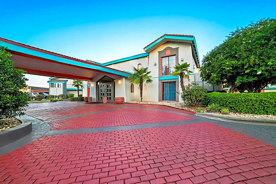Howard Johnson by Wyndham Columbus Fort Benning