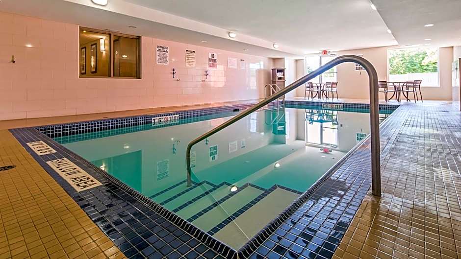 Best Western Plus Bowmanville
