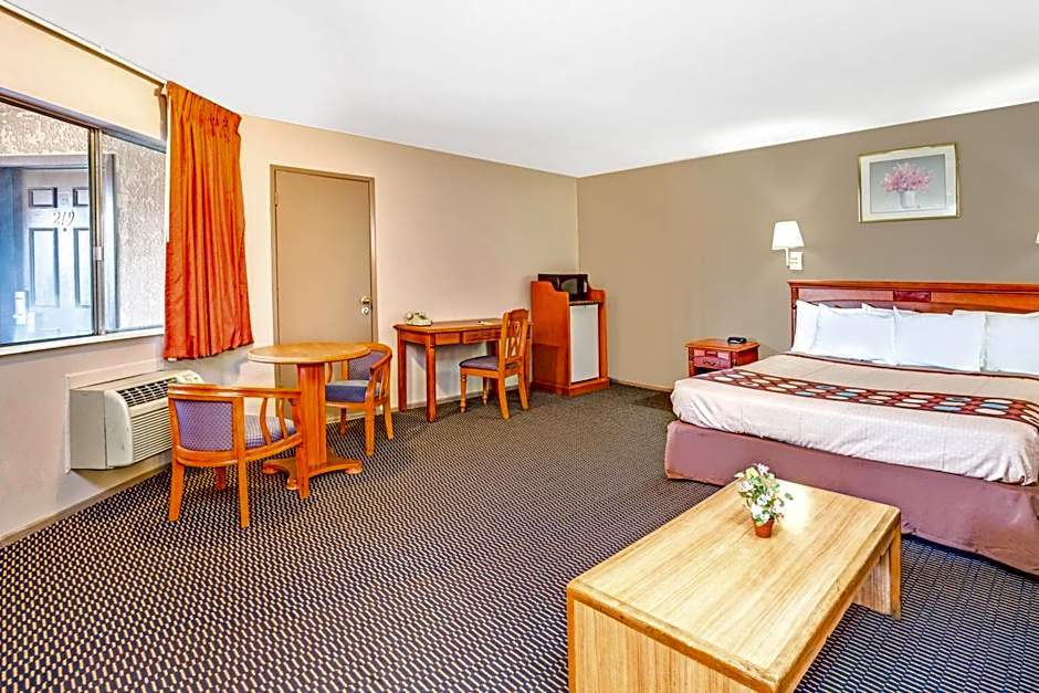 Super 8 by Wyndham Upland Ontario CA