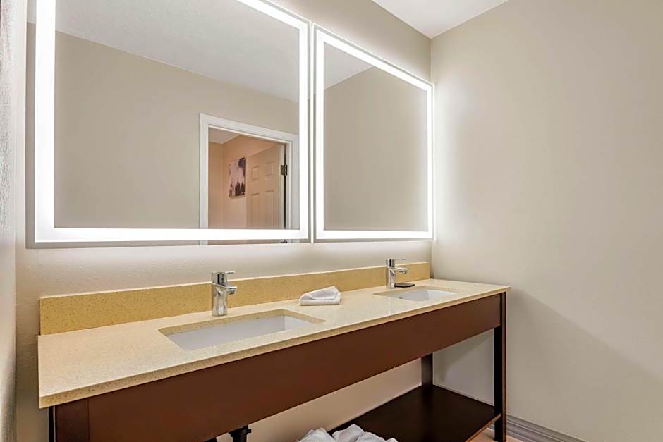 Best Western Plus Grand Manor Inn