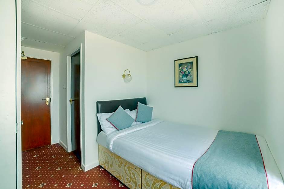 OYO The Golden Cheval Hotel & Shisha Bar