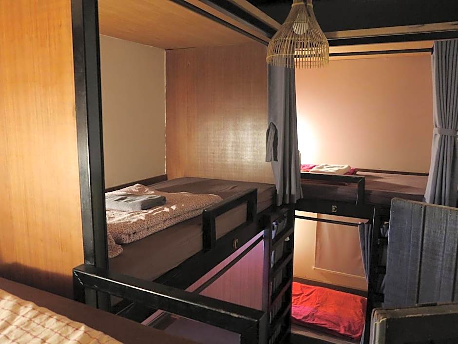 Non House Bangkok บ้านนอนโฮสเทล