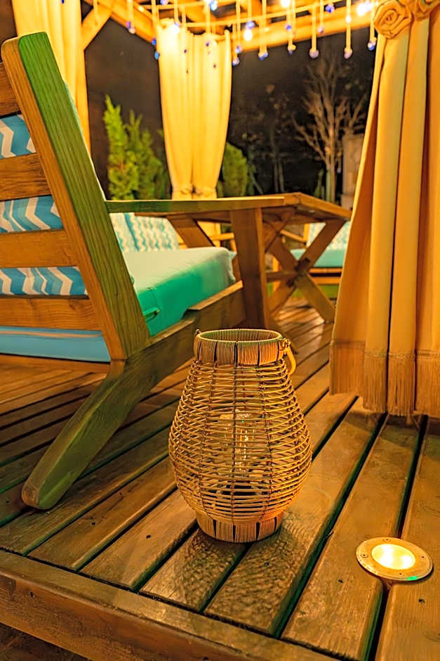 POISON GARDEN SUİTE