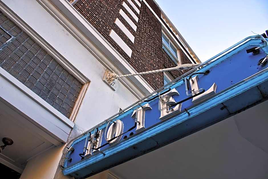 Gardner Hotel & Hostel