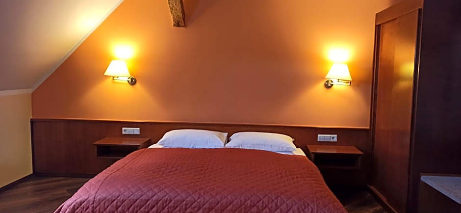 Hotel Waldblick BSR Garten mit Pavillons im Schwarzwald, ideal für Paare, Familien, Hunde