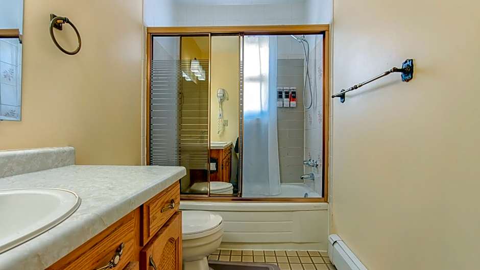 Lee's Ocean Peek B & B