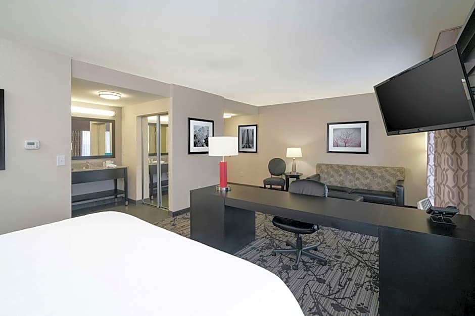 Hampton Inn By Hilton & Suites Roanoke Airport VA